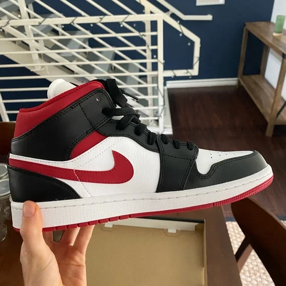 Nike Air Jordan 1’s Size 9 - Picture 4 of 6